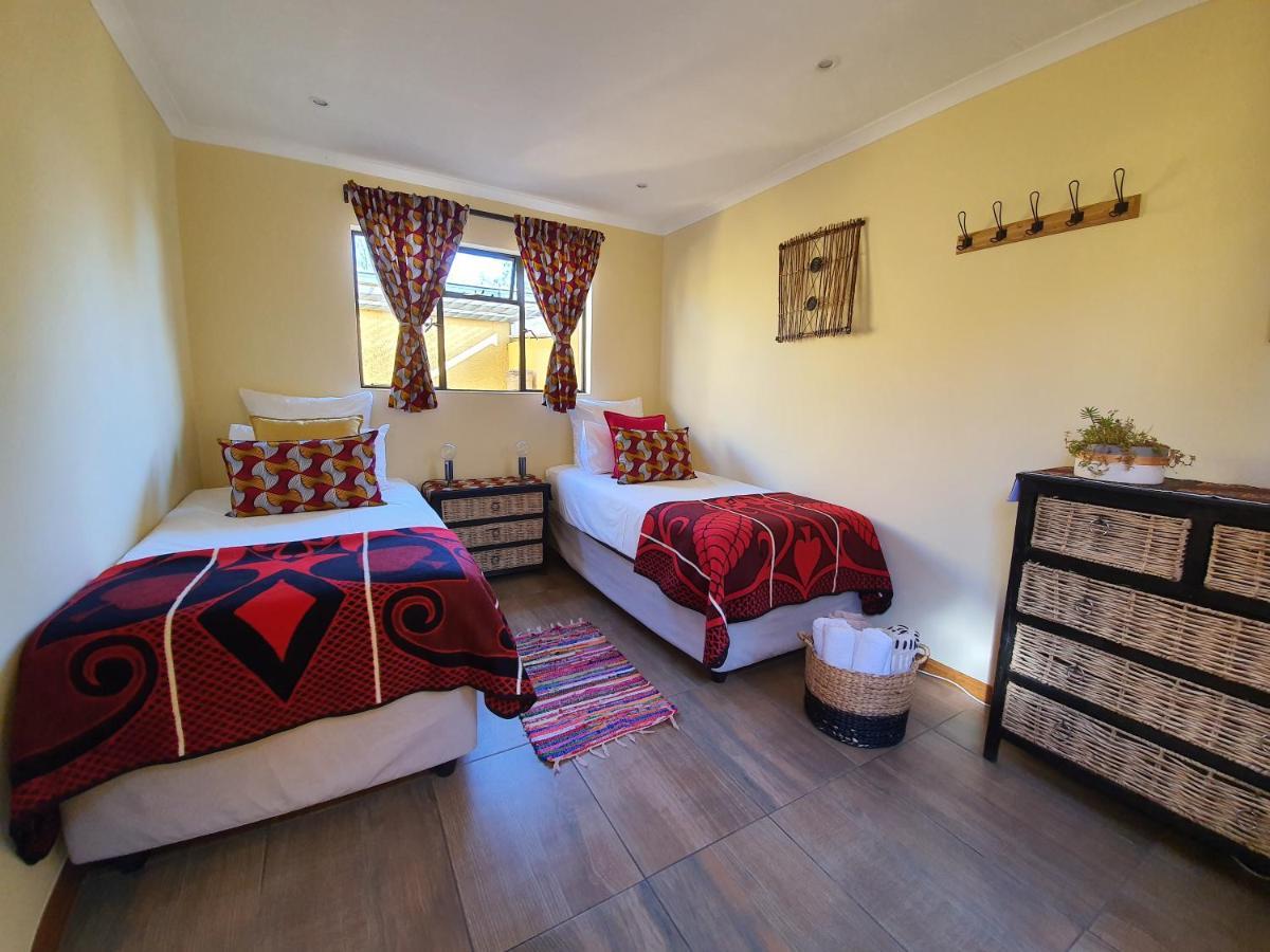Hostel Lebo'S Soweto Backpackers Exterior foto