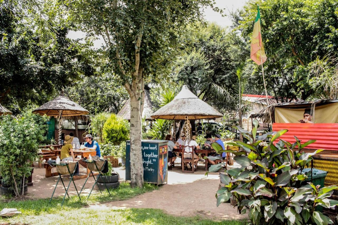 Hostel Lebo'S Soweto Backpackers Exterior foto