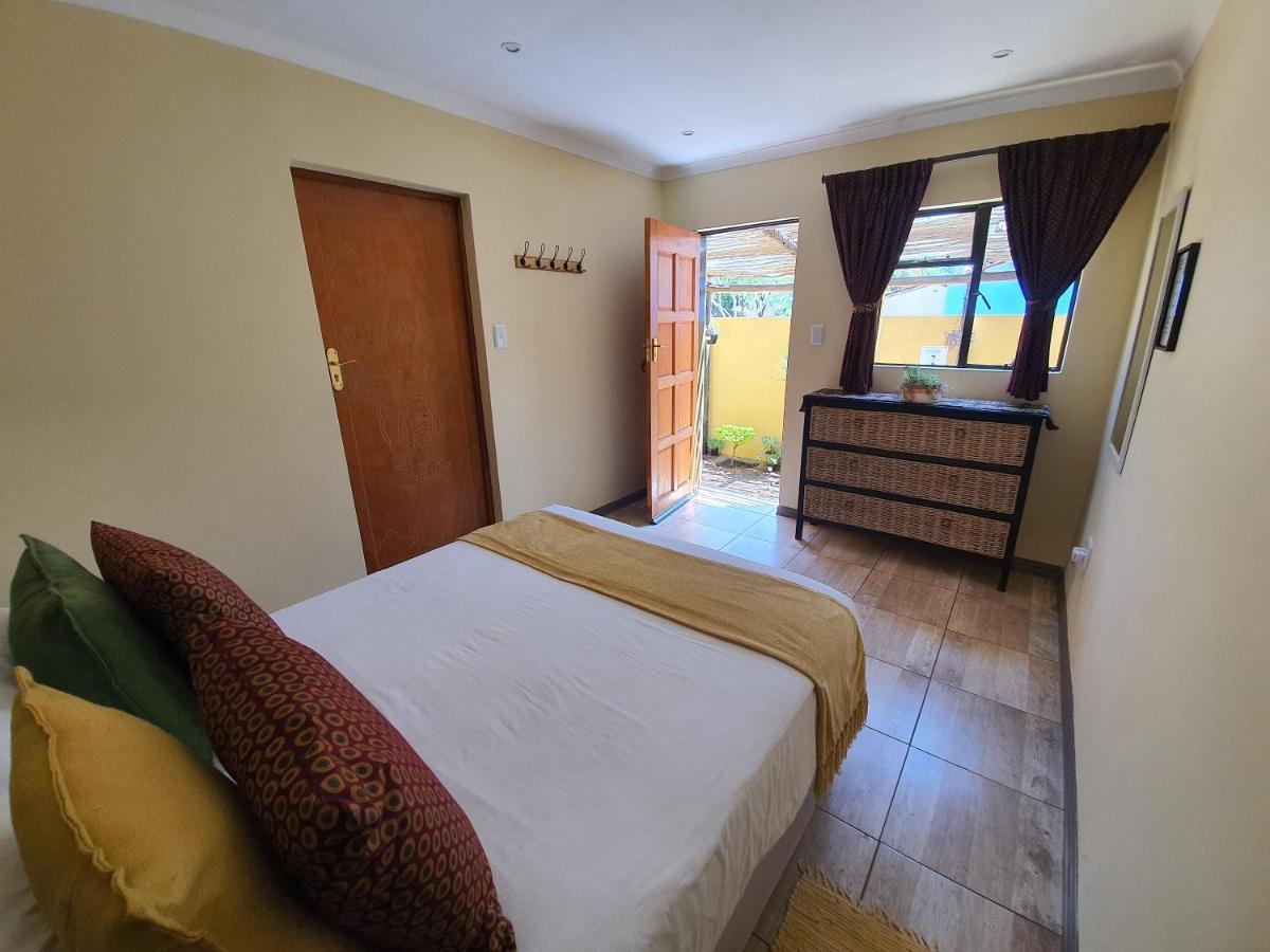 Hostel Lebo'S Soweto Backpackers Exterior foto