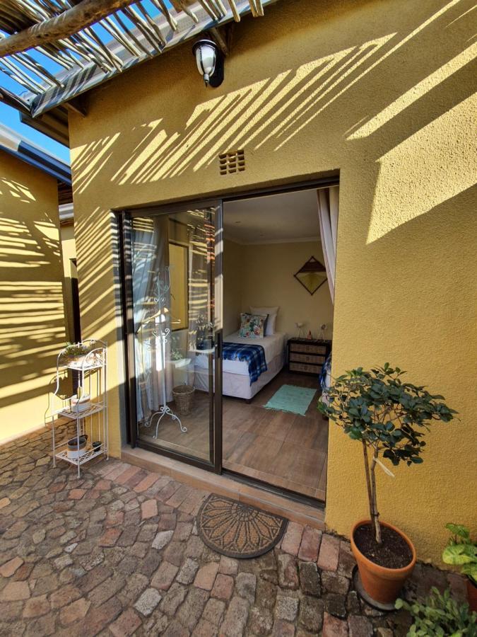 Hostel Lebo'S Soweto Backpackers Exterior foto