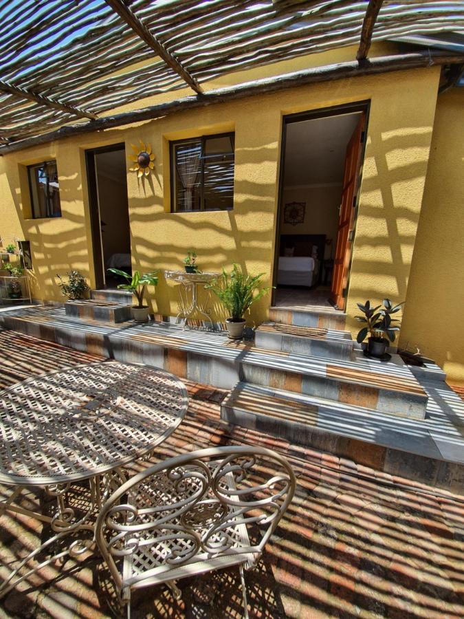 Hostel Lebo'S Soweto Backpackers Exterior foto