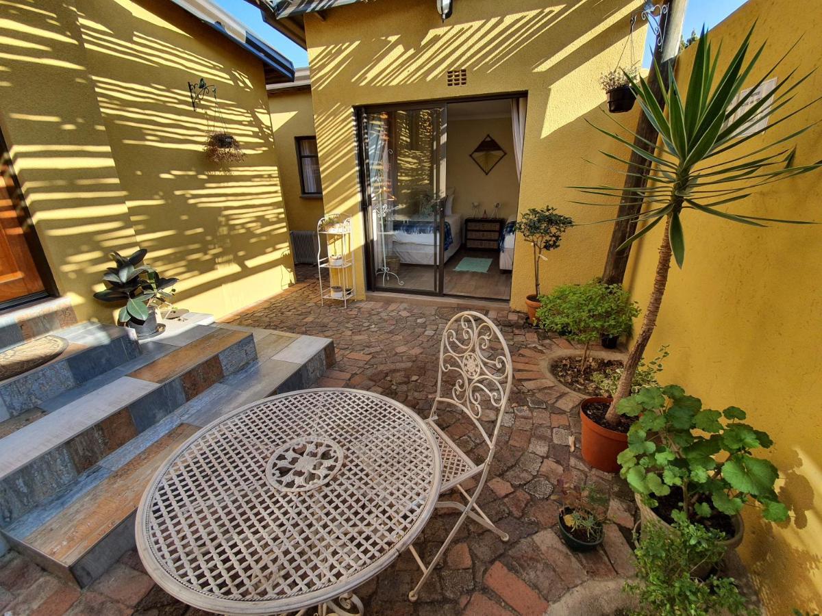Hostel Lebo'S Soweto Backpackers Exterior foto