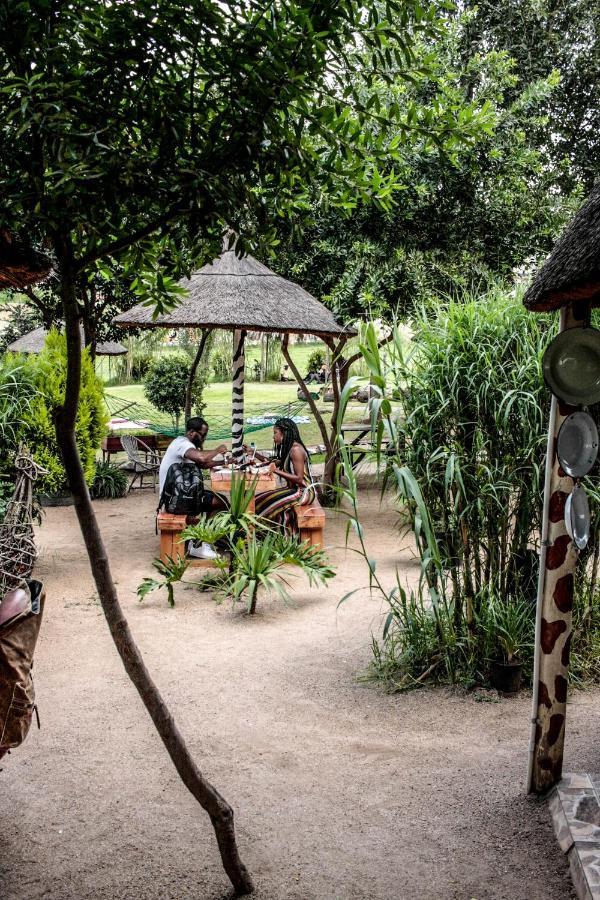 Hostel Lebo'S Soweto Backpackers Exterior foto