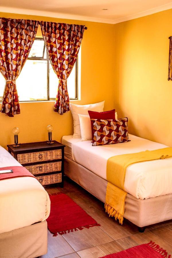 Hostel Lebo'S Soweto Backpackers Exterior foto